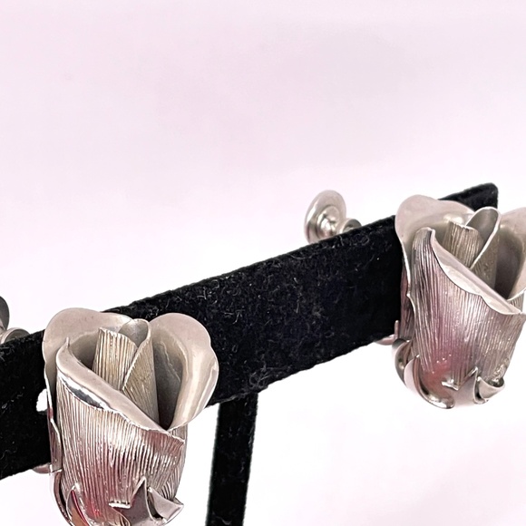 Vintage Giovanni Silver Tone Rose Pin Brooch Screw Earrings Set - Picture 5 of 12